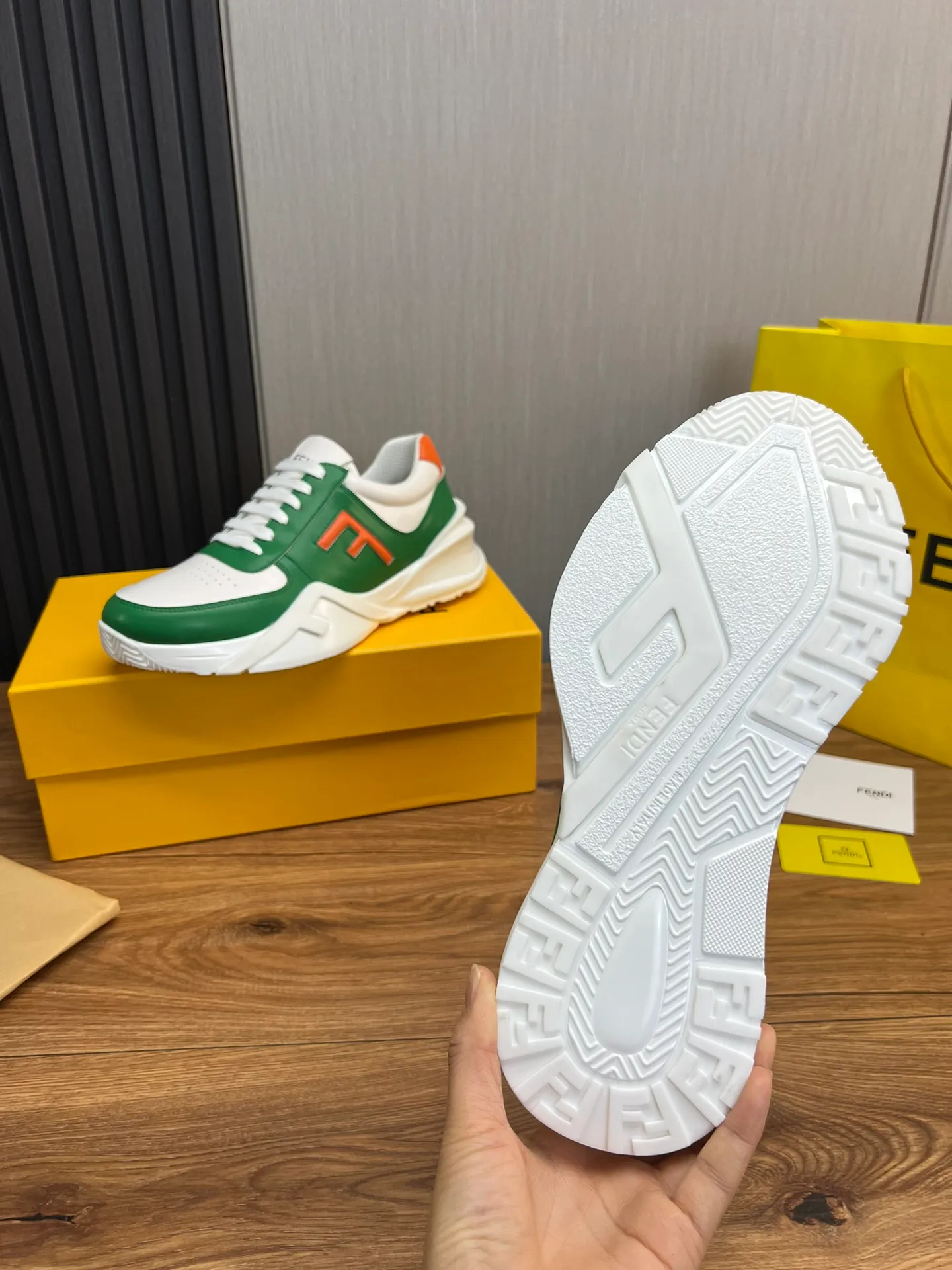 Men's shoes 💰520💰 Fendi [Fendi] hot style is on the market 🔥Fashionable casual men's shoes 🔱 Made of original cowhide + breathable mesh lining + sheepskin feet, perfect shape, top quality, you deserve it 🔜Original outsole, ultra-light, non-slip and wear-resistant 👣 Standard size 38-44 (customized in 45)